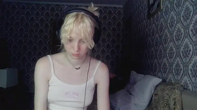 CuteLittleAngel élő XXX-chatje