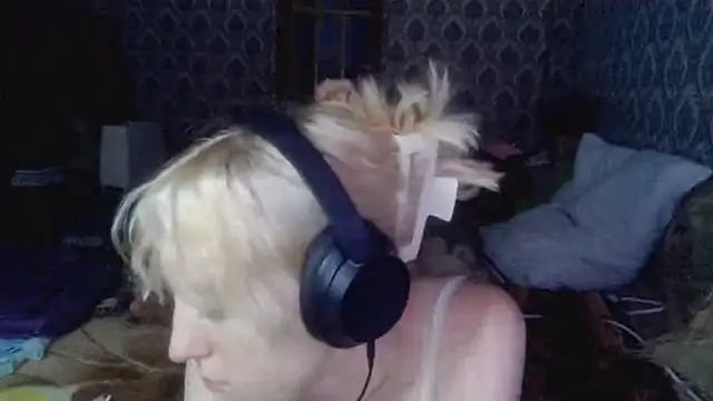 XXX chat uživo modela CuteLittleAngel