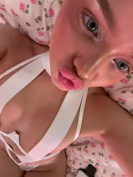 SIlviaBeyt 即時 XXX 聊天