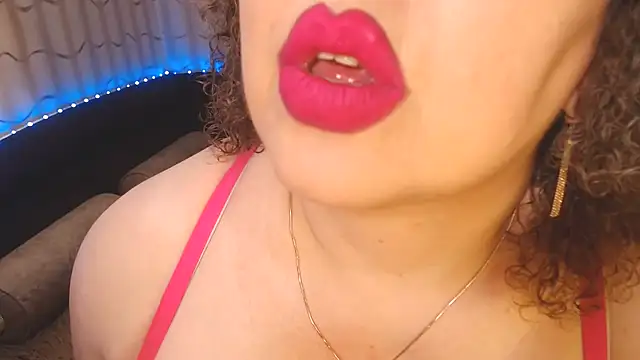 BustyKatty's Live XXX Chat