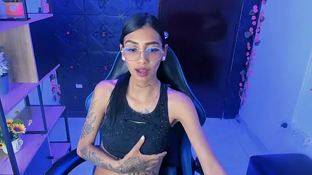 KarlaSlutSkinny__ Chat XXX in diretta