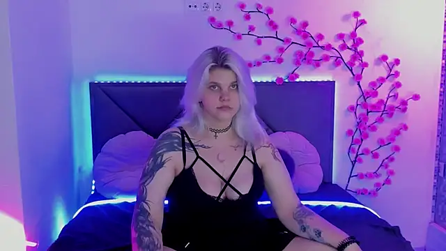 JoannLowe's Live XXX Chat