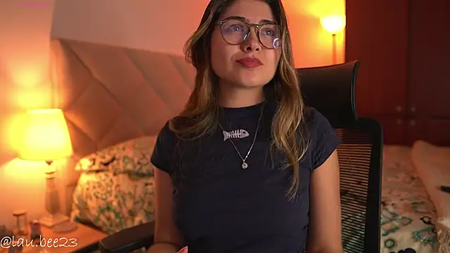 Chat XXX en directo de Lau_Bee