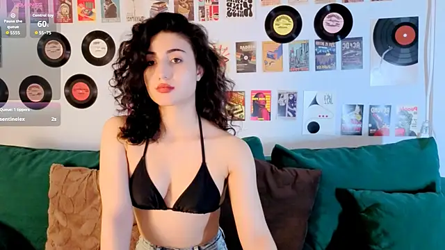 Maya_Rogerss Adlı Modelin Canlı XXX Sohbeti