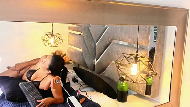 Slut_Milf_ 现场XXX聊天