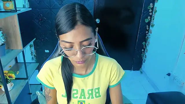 Chatroom XXX en direct de KarlaSlutSkinny__