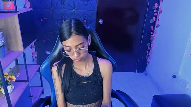 KarlaSlutSkinny__ Chat XXX in diretta