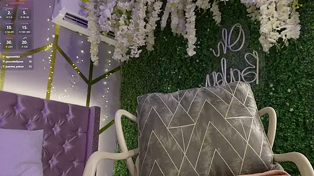 Aurora_Cruz 现场XXX聊天