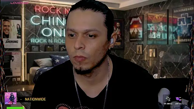 chino_roz Show in webcam