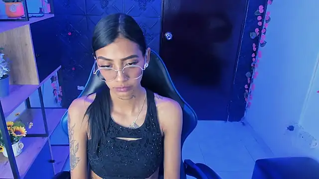 KarlaSlutSkinny__ Chat XXX in diretta