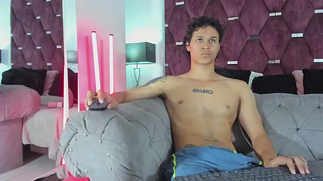 XXX chat uživo modela TonyBenedetti