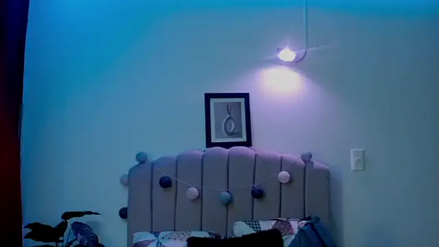 Victoria-Moon's Live XXX Chat