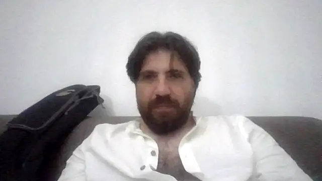 Mat_85VE: διαδικτυακό σόου στην κάμερα