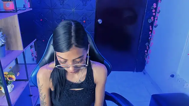 Živý XXX chat KarlaSlutSkinny__