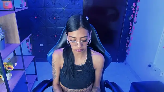 KarlaSlutSkinny__ Chat XXX in diretta