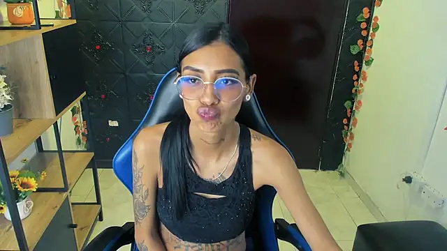 Chat +18 de KarlaSlutSkinny__ ao vivo