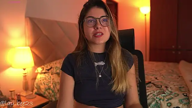 Lau_Bee: онлайн-секс-чат