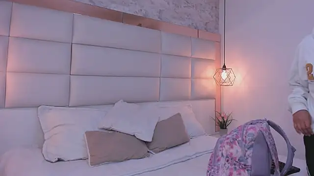 Chat +18 de Salome_Smitth_1 ao vivo