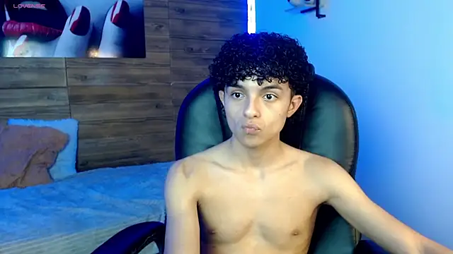 Curly_Phillip লাইভ XXX চ্যাট