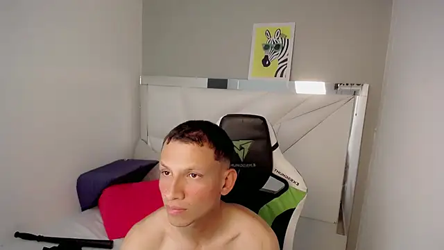Czat XXX na żywo – Luca_twinkk