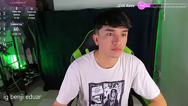 Chatroom XXX en direct de benji_hoter