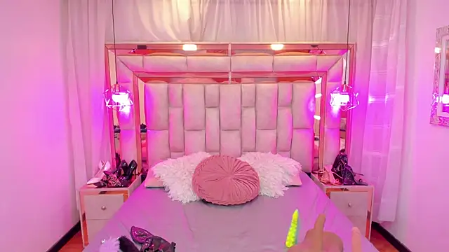 Francesca_Skuirt Adlı Modelin Canlı XXX Sohbeti