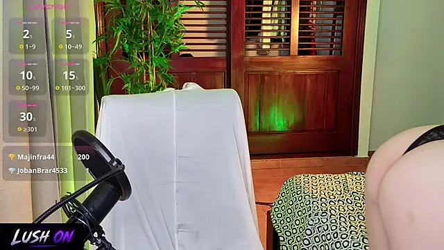 Chat +18 de RealGoddessBellaBlaze ao vivo