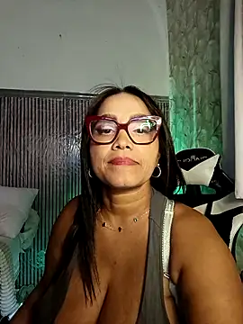 Yameil Chat XXX in diretta