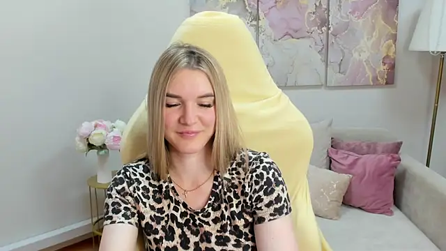 XXX chat uživo modela RoxyReignn
