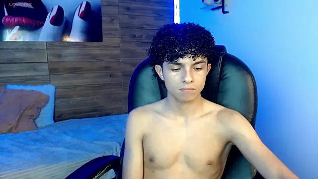 הופעת וובקאם של Curly_Phillip