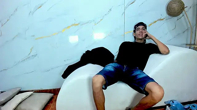 AmazingOrgasm Adlı Modelin Canlı XXX Sohbeti