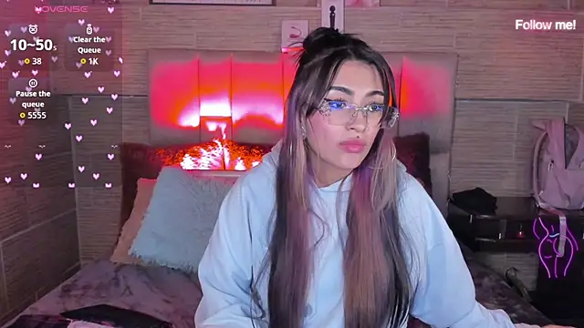 Živý XXX chat mia_devine_