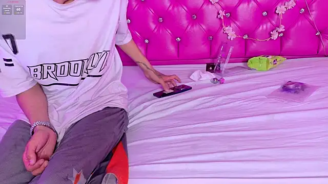 Chat +18 de royalsexxx_ ao vivo