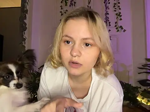 Chat XXX en directo de MoonIvy_