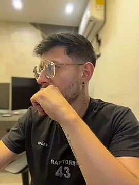 Show modela andrewlopezz na web-kameri