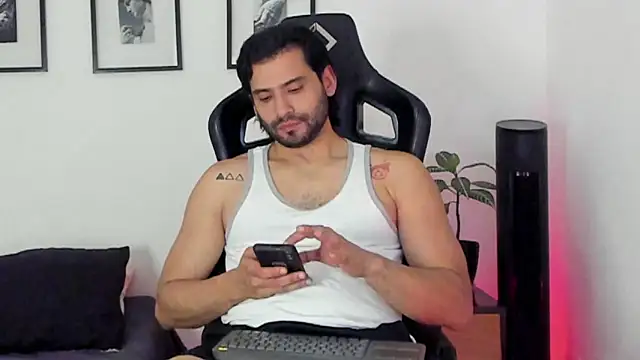 XXX chat uživo modela Dereck_vega