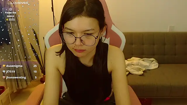 XXX chat uživo modela azumiichan
