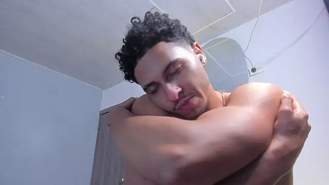 Kris_Khalifa69's Webcam Show