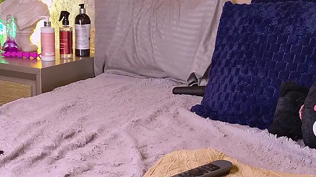 bella_mush élő XXX-chatje