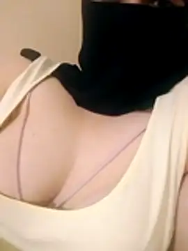 soso85 Adlı Modelin Canlı XXX Sohbeti