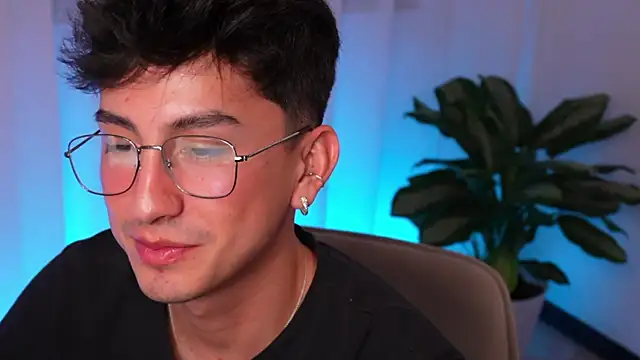 Chat +18 de sweettaaron01 ao vivo
