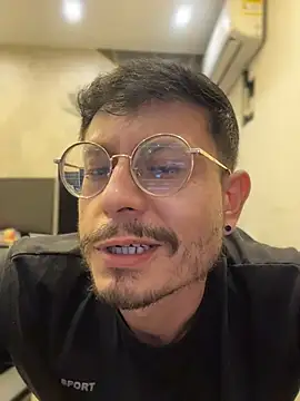 andrewlopezz Adlı Modelin Canlı XXX Sohbeti