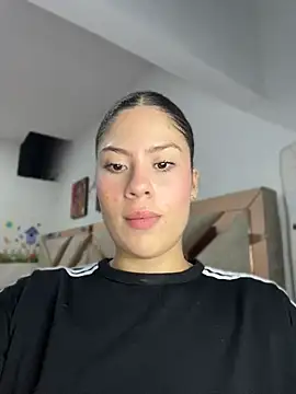 Chat +18 de Sofia__cute3 ao vivo
