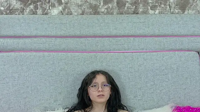 Naomimolie élő XXX-chatje