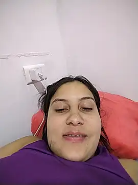 Chat +18 de esmeralda_jadees ao vivo
