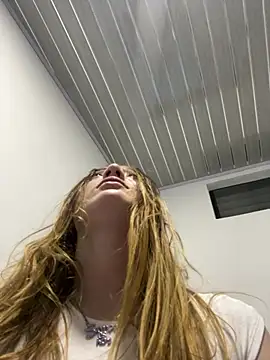 Valery_Salmons Adlı Modelin Canlı XXX Sohbeti