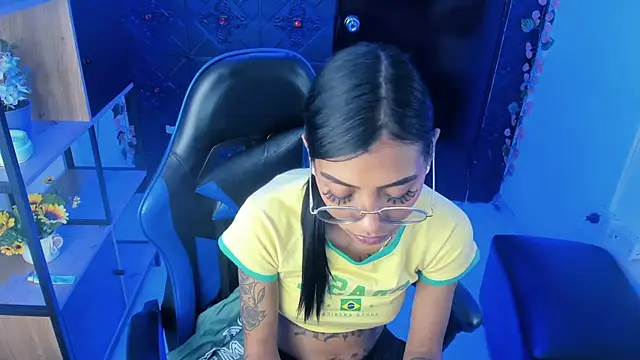 KarlaSlutSkinny__のライブXXXチャット