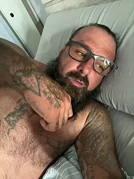צ'אט XXX בשידור חי של alphareign85