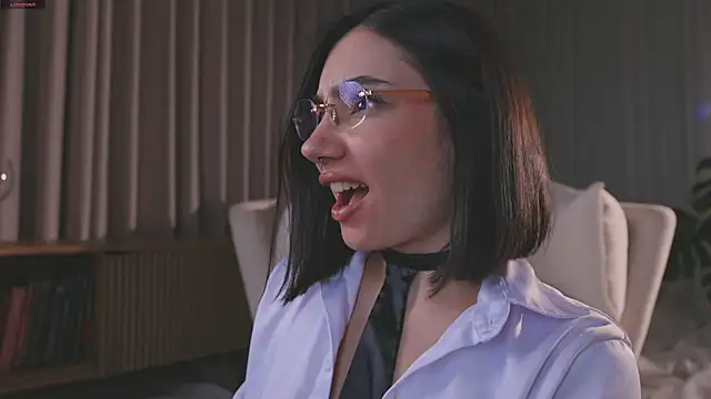 AmyArmstrong Adlı Modelin Canlı XXX Sohbeti