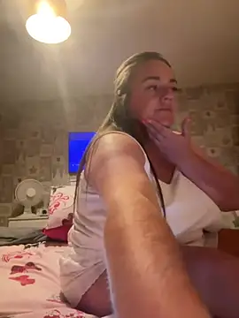 Chat soba uživo modela Bustygem_
